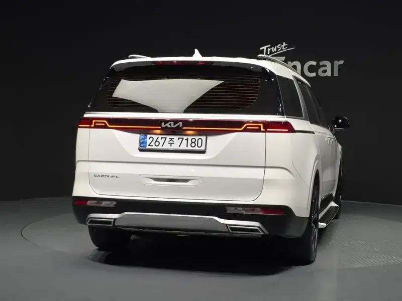 2021 Kia Carnival с пробегом 93 221 км