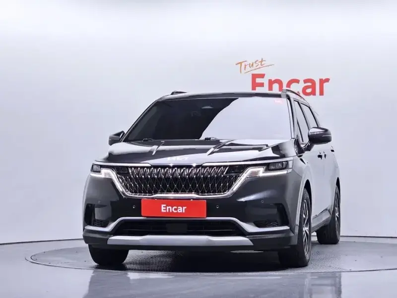 2023 Kia Carnival с пробегом 15 017 км