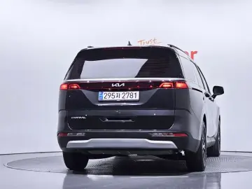 2023 Kia Carnival с пробегом 15 017 км