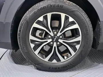 2023 Kia Carnival с пробегом 15 017 км