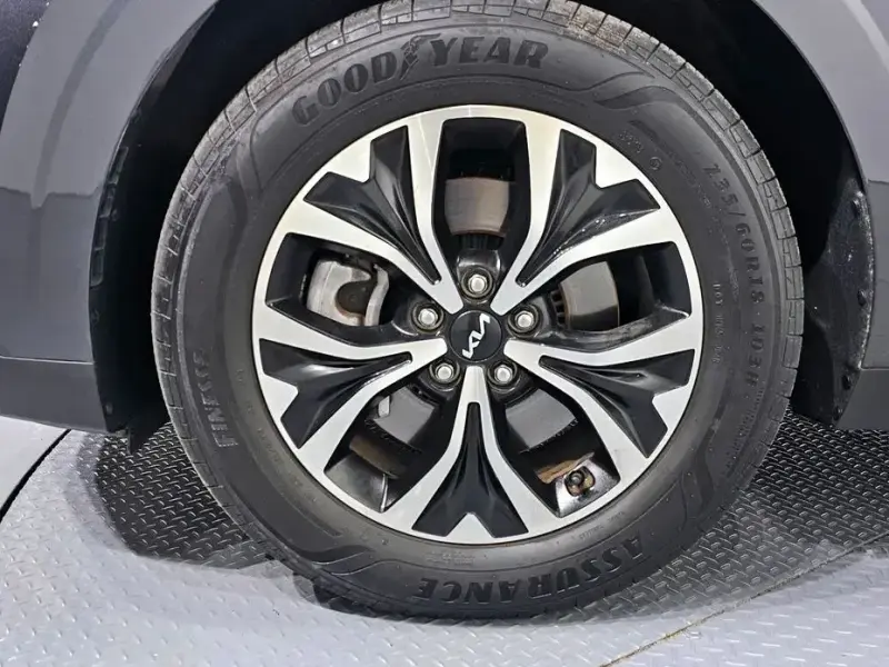 2023 Kia Carnival с пробегом 15 017 км
