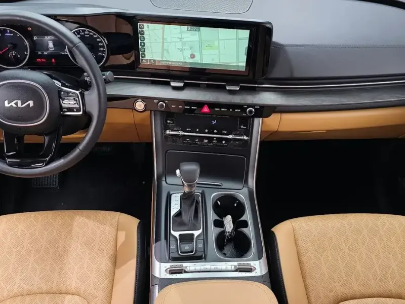 2023 Kia Carnival с пробегом 15 017 км