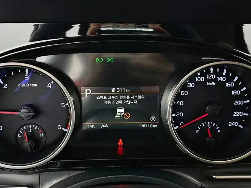 2023 Kia Carnival с пробегом 15 017 км