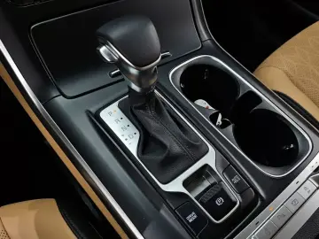 2023 Kia Carnival с пробегом 15 017 км