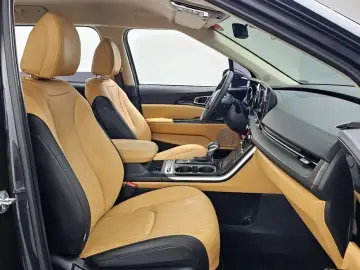 2023 Kia Carnival с пробегом 15 017 км