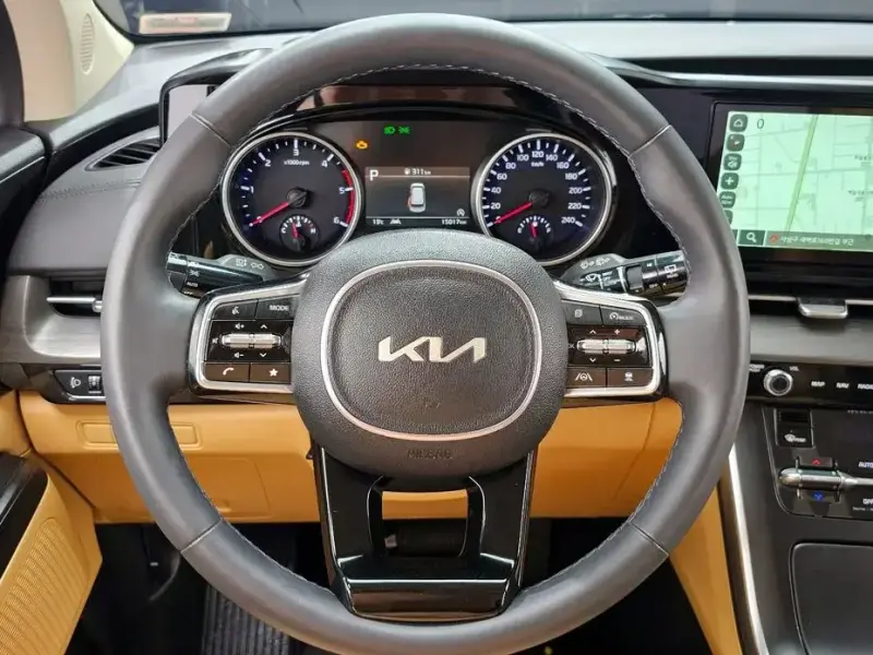 2023 Kia Carnival с пробегом 15 017 км