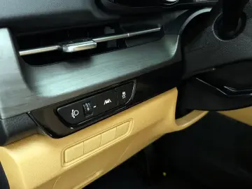 2023 Kia Carnival с пробегом 15 017 км