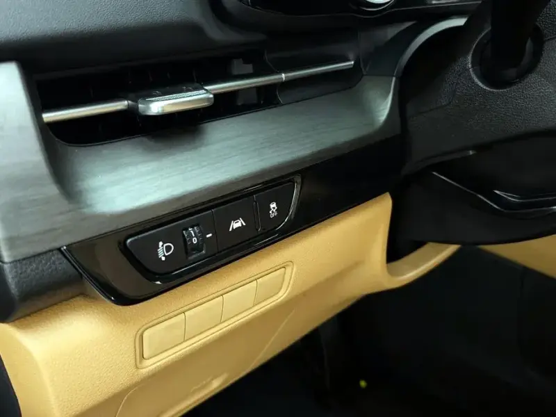2023 Kia Carnival с пробегом 15 017 км