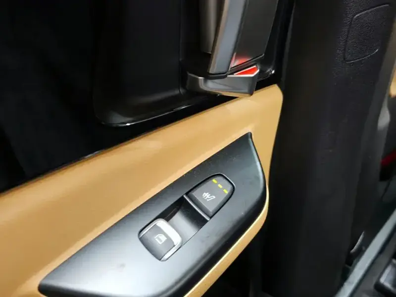 2023 Kia Carnival с пробегом 15 017 км