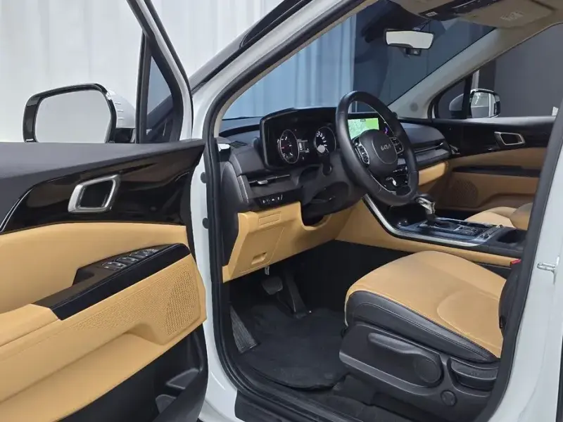 2023 Kia Carnival с пробегом 26 299 км