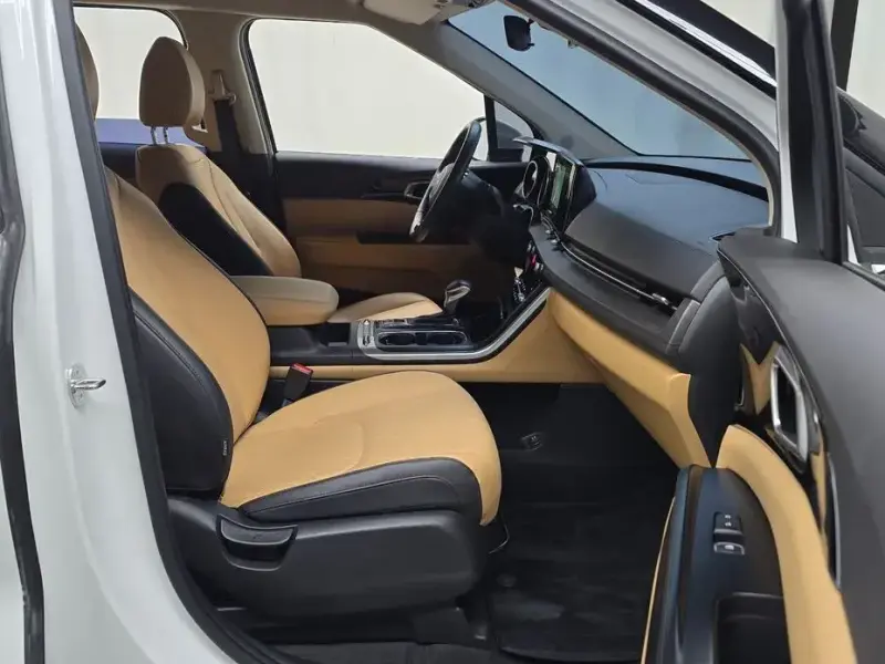 2023 Kia Carnival с пробегом 26 299 км