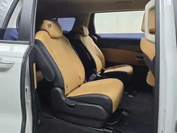2023 Kia Carnival с пробегом 26 299 км