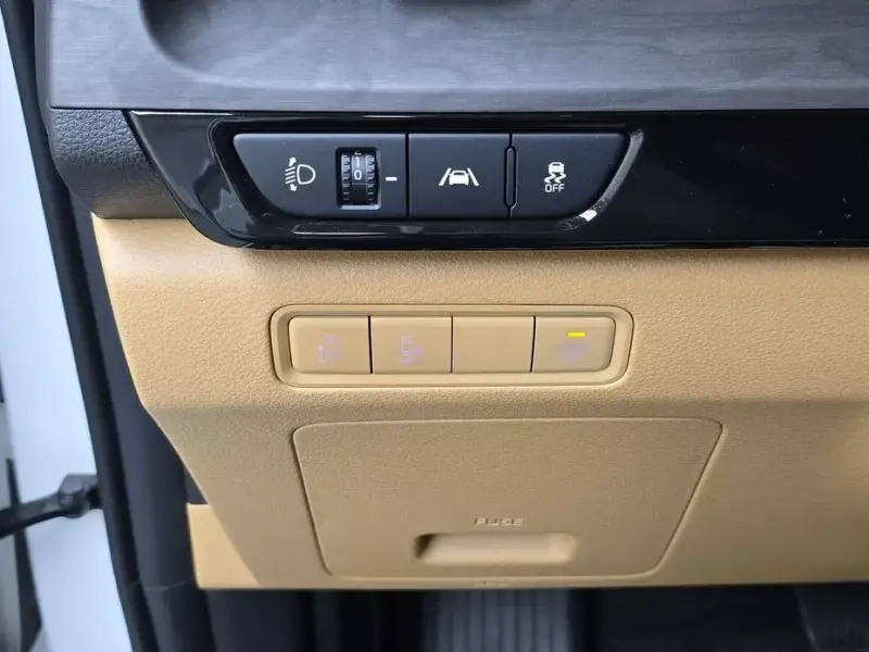 2023 Kia Carnival с пробегом 26 299 км
