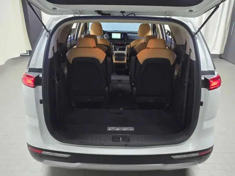 2023 Kia Carnival с пробегом 26 299 км