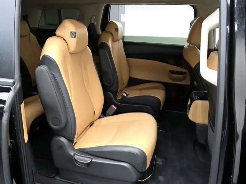 2023 Kia Carnival с пробегом 75 375 км