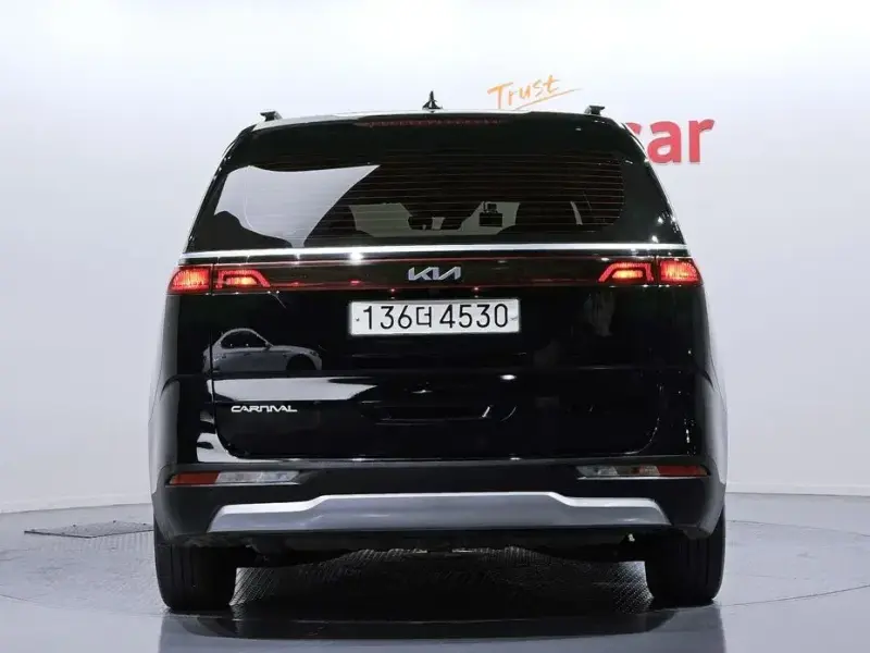 2023 Kia Carnival с пробегом 135 524 км