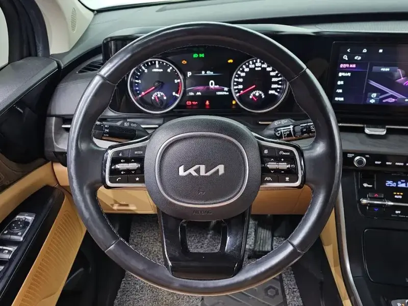 2023 Kia Carnival с пробегом 135 524 км