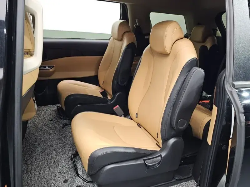 2023 Kia Carnival с пробегом 135 524 км
