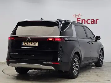2021 Kia Carnival с пробегом 21 045 км