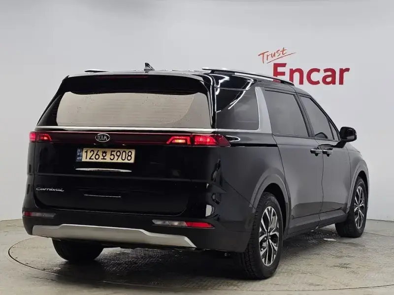 2021 Kia Carnival с пробегом 21 045 км
