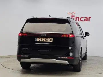 2021 Kia Carnival с пробегом 21 045 км