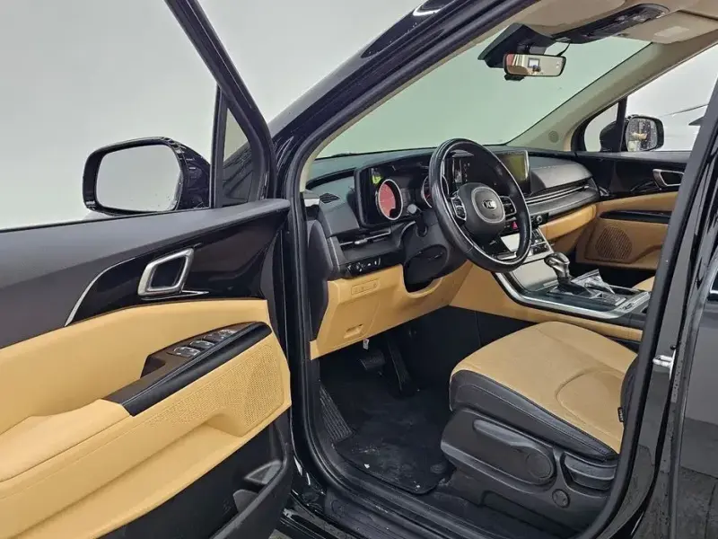 2021 Kia Carnival с пробегом 21 045 км