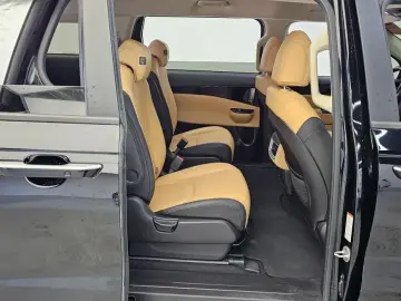 2021 Kia Carnival с пробегом 21 045 км
