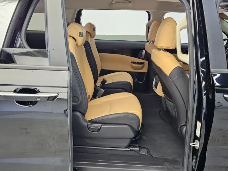 2021 Kia Carnival с пробегом 21 045 км