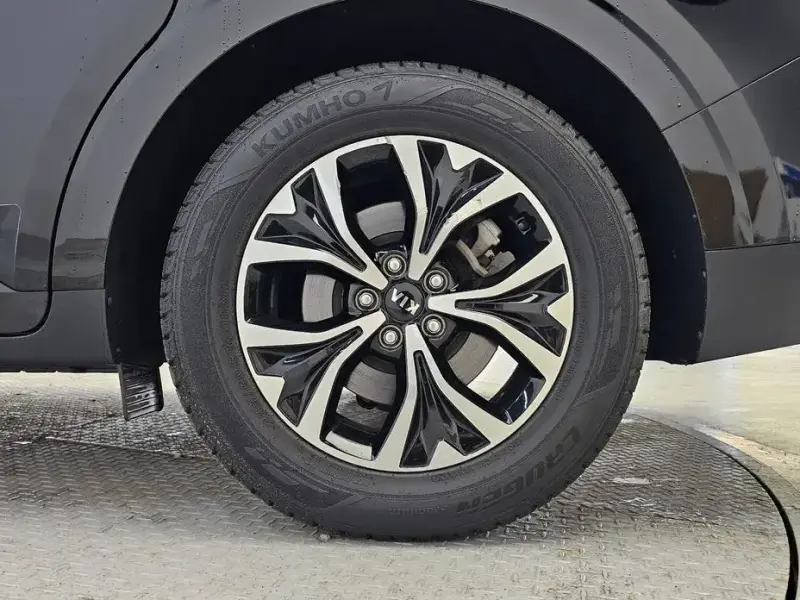 2021 Kia Carnival с пробегом 21 045 км