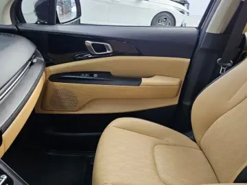 2021 Kia Carnival с пробегом 21 045 км