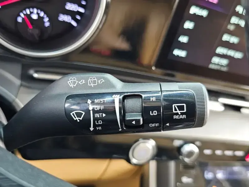 2021 Kia Carnival с пробегом 21 045 км