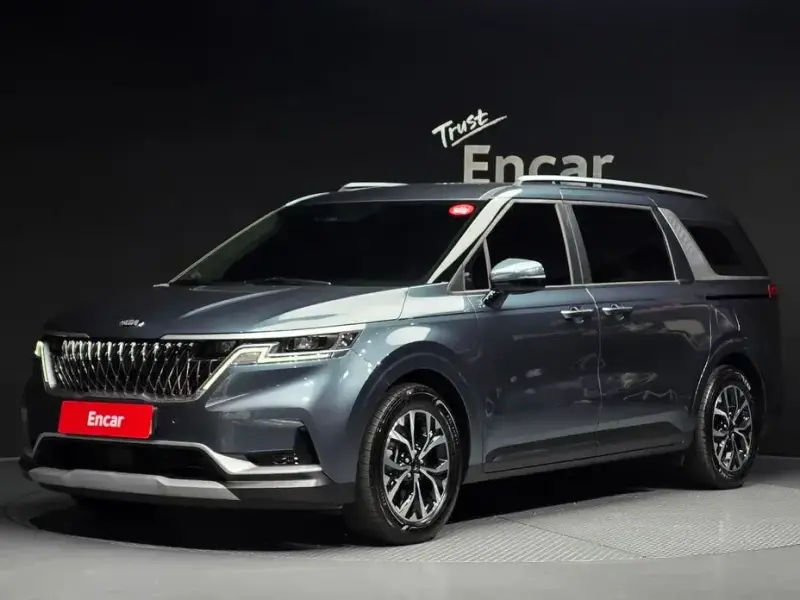 2021 Kia Carnival с пробегом 15 385 км