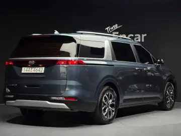 2021 Kia Carnival с пробегом 15 385 км