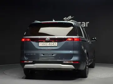 2021 Kia Carnival с пробегом 15 385 км