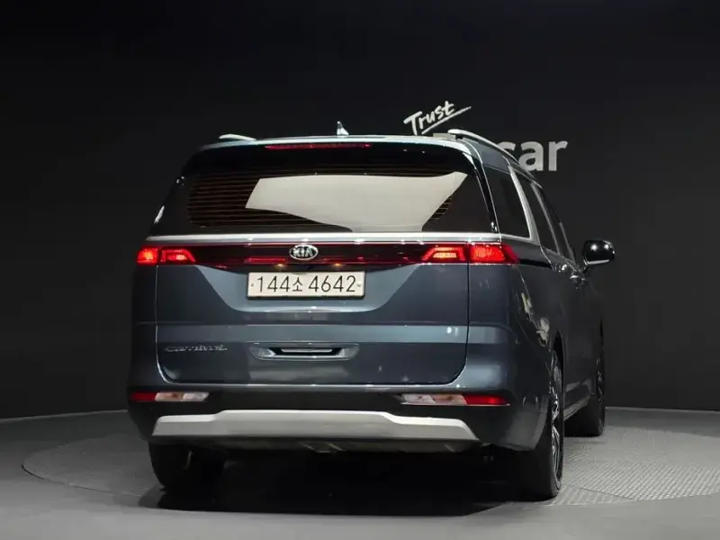2021 Kia Carnival с пробегом 15 385 км