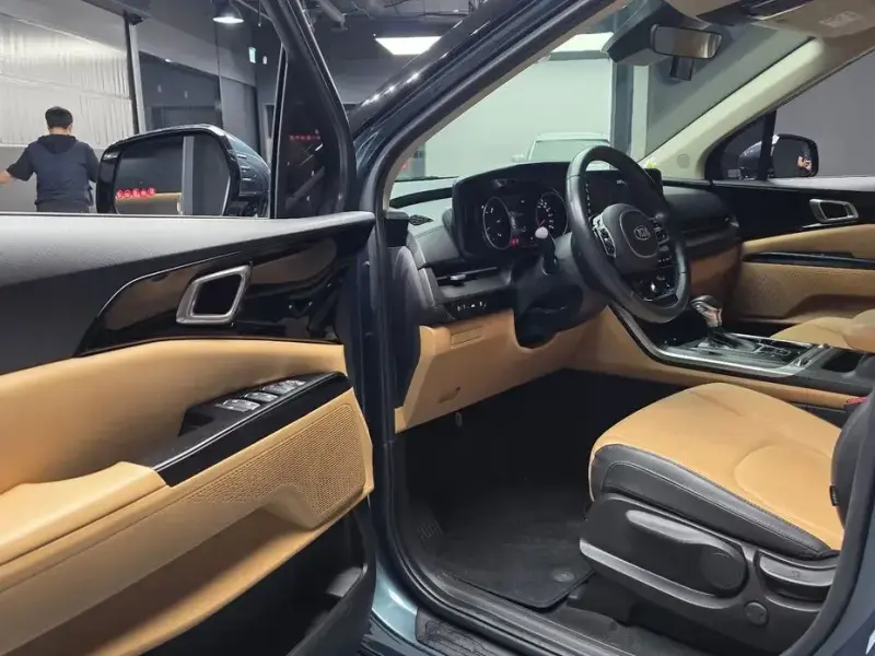 2021 Kia Carnival с пробегом 15 385 км