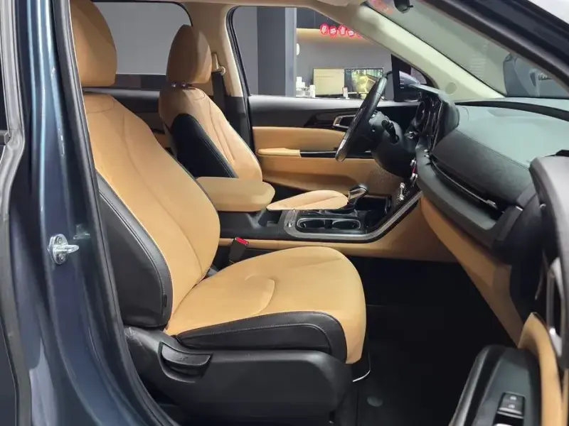 2021 Kia Carnival с пробегом 15 385 км