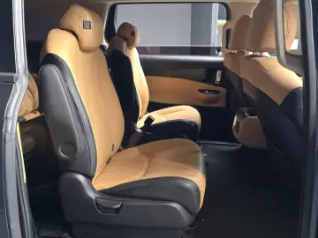 2021 Kia Carnival с пробегом 15 385 км
