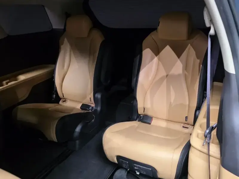 2021 Kia Carnival с пробегом 15 385 км