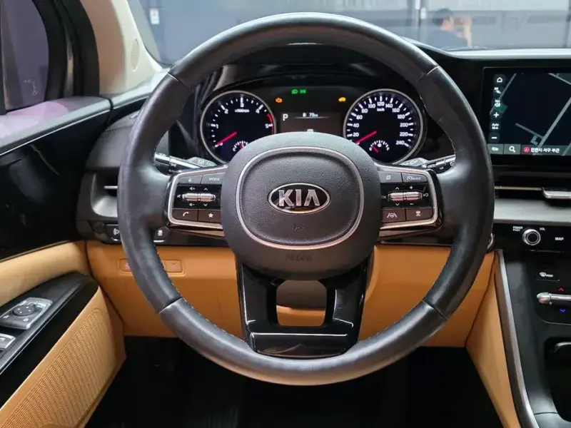 2021 Kia Carnival с пробегом 15 385 км
