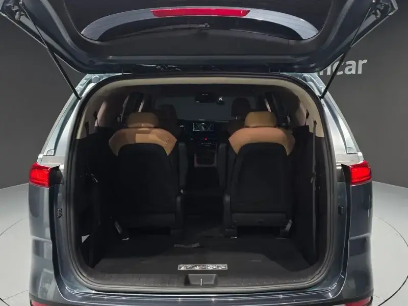 2021 Kia Carnival с пробегом 15 385 км