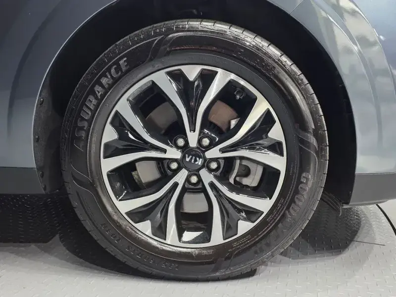 2021 Kia Carnival с пробегом 15 385 км