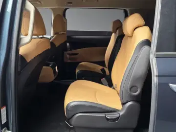 2021 Kia Carnival с пробегом 15 385 км