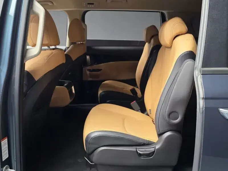 2021 Kia Carnival с пробегом 15 385 км