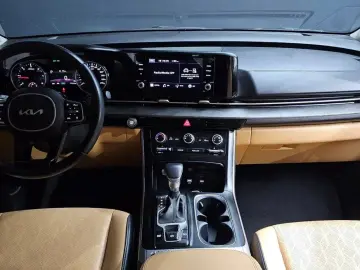 2022 Kia Carnival с пробегом 77 516 км