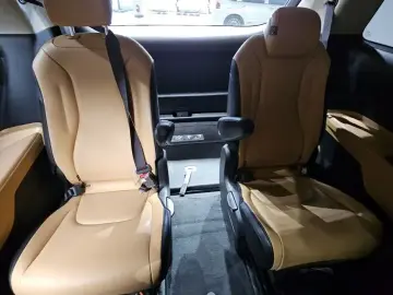2022 Kia Carnival с пробегом 77 516 км