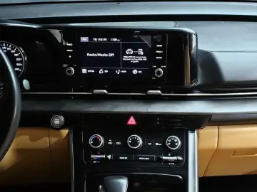 2022 Kia Carnival с пробегом 77 516 км