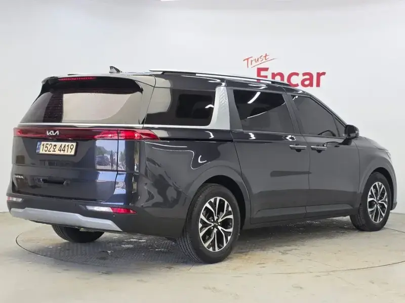 2022 Kia Carnival с пробегом 61 259 км