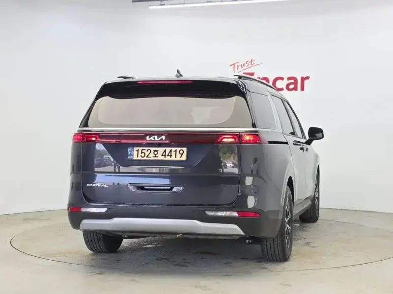 2022 Kia Carnival с пробегом 61 259 км