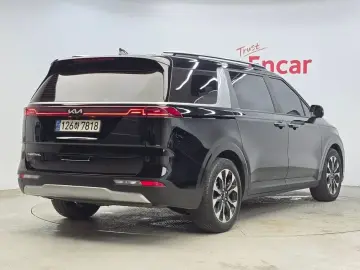 2022 Kia Carnival с пробегом 111 597 км